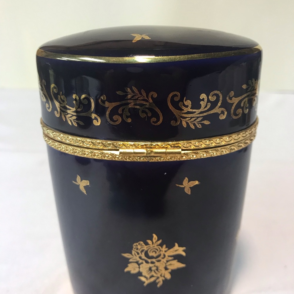 Limoges Le Rop (made in France) Trinket Box - Picture 2 of 4
